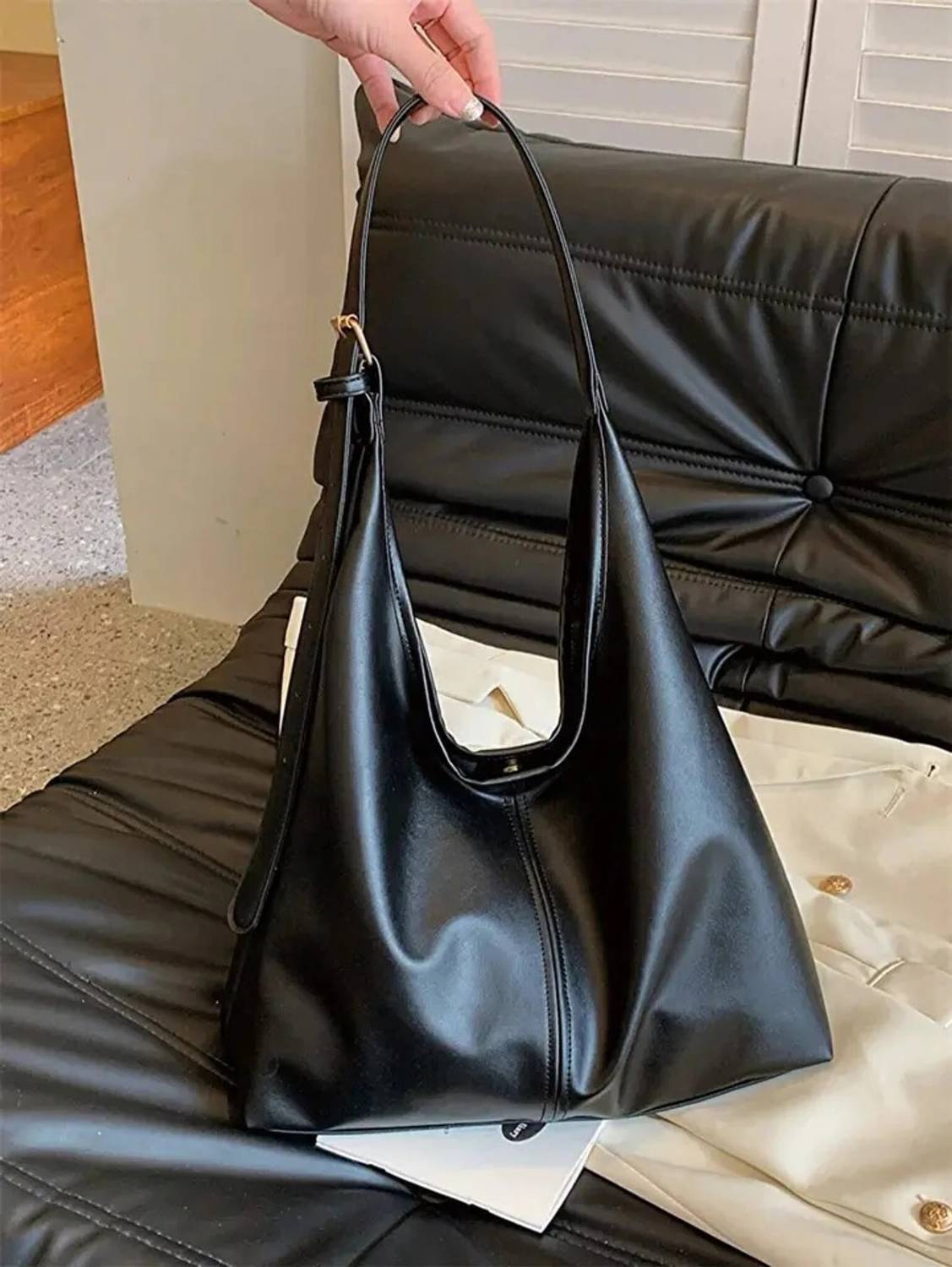 FLIPTON Women Black Hobo Bag - Image 2