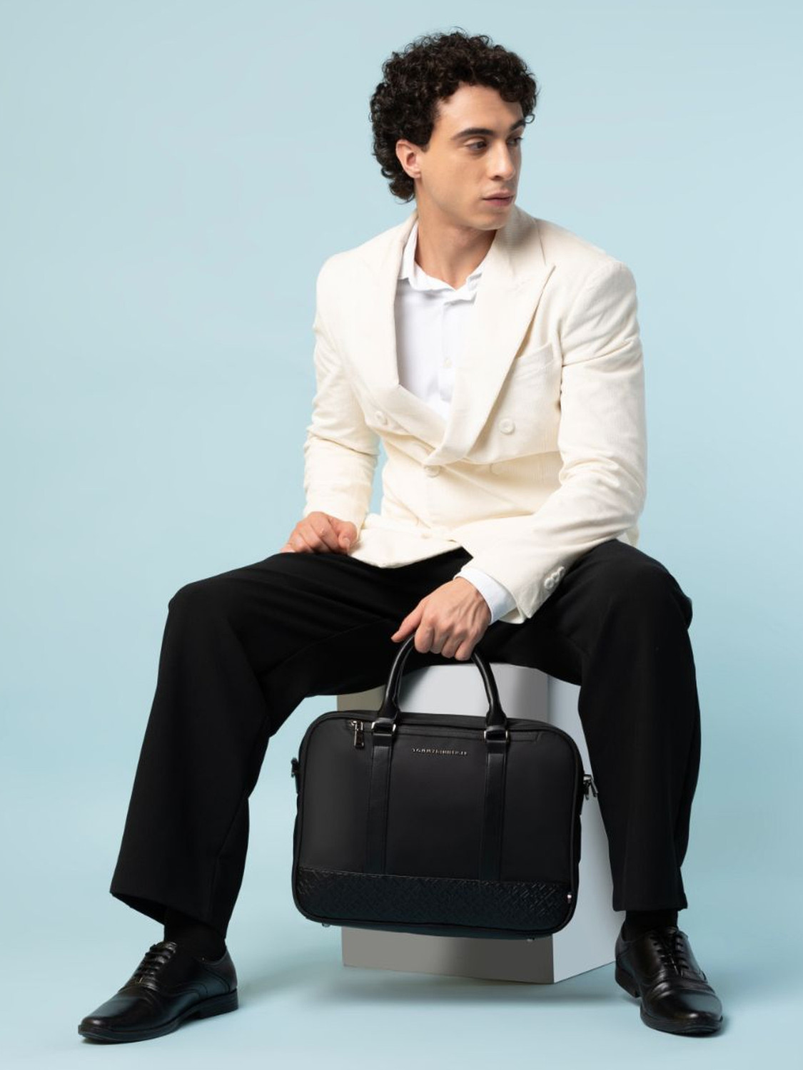 Image of TOMMY HILFIGER Men & Women Black Messenger Bag