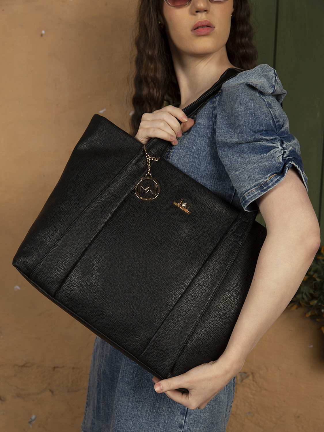 Image of MiniWesst Women Black Tote