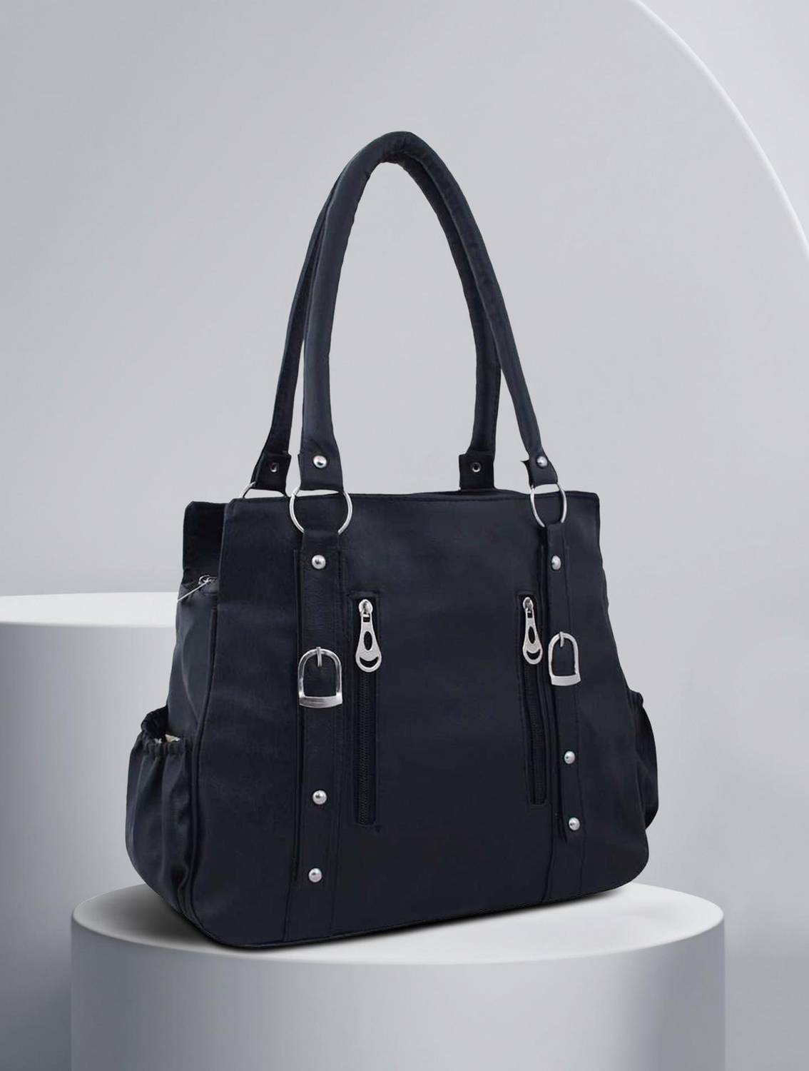 ARMAN COLLETION Women Black Messenger Bag