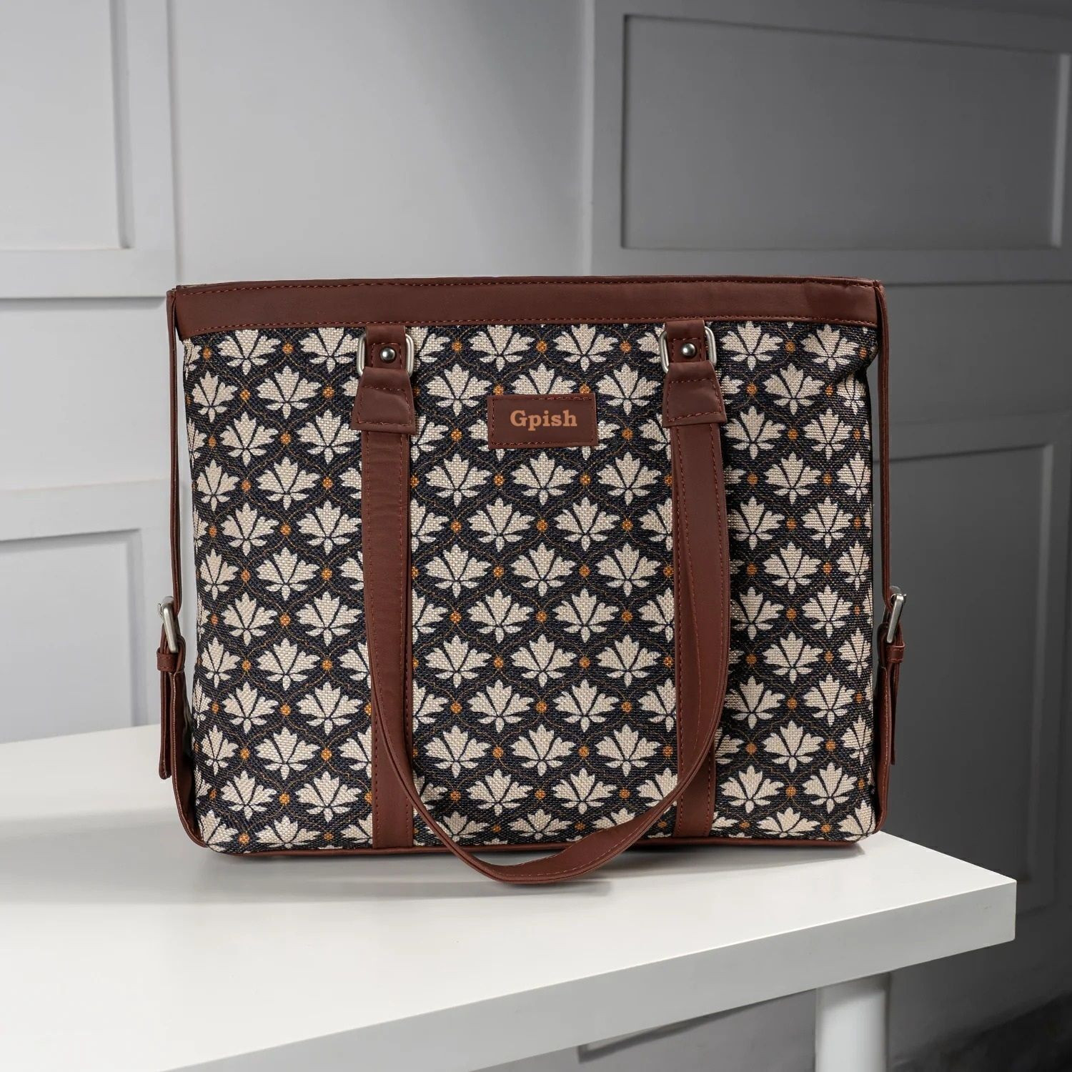 Gpish White Tote womens Tote bag