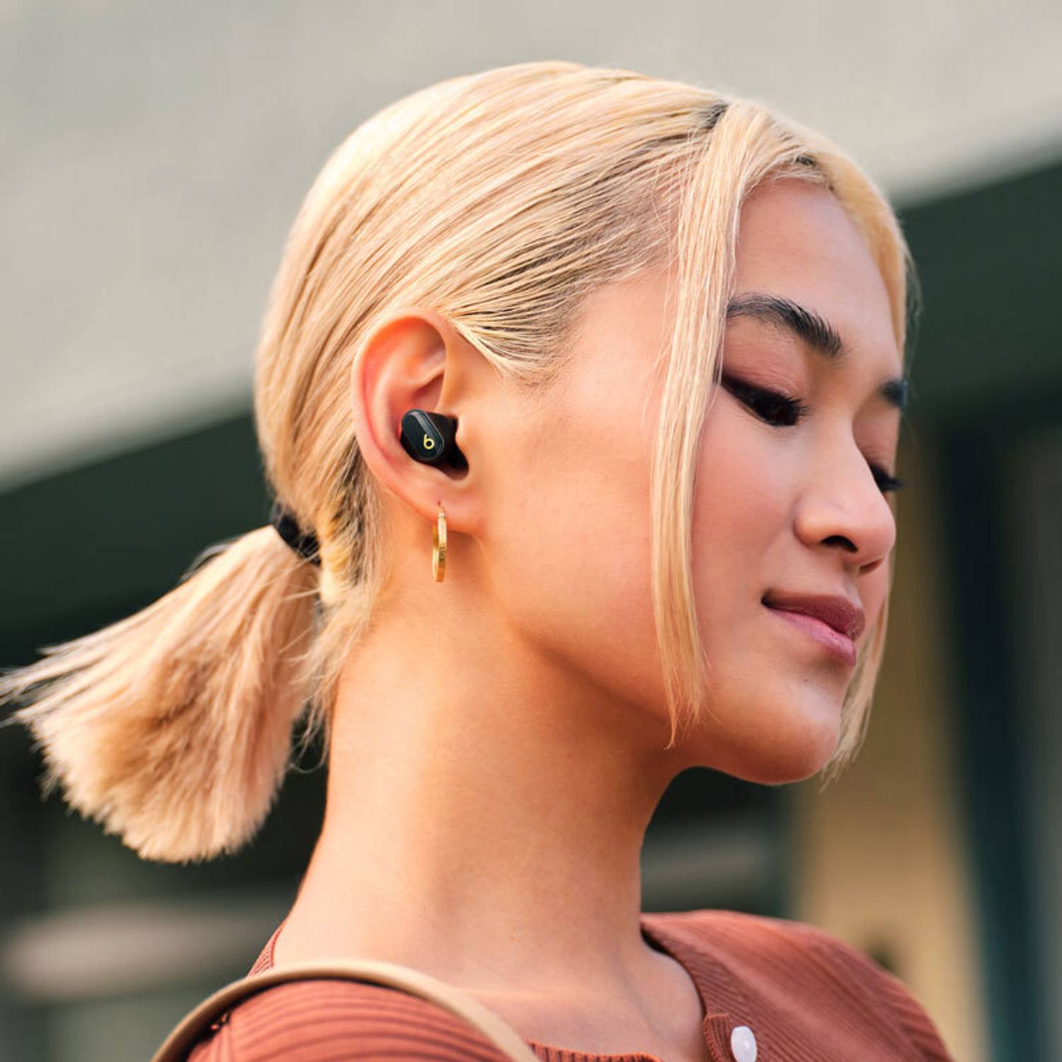 Beats Studio Buds + Black/Gold with Active Noise Cancellation