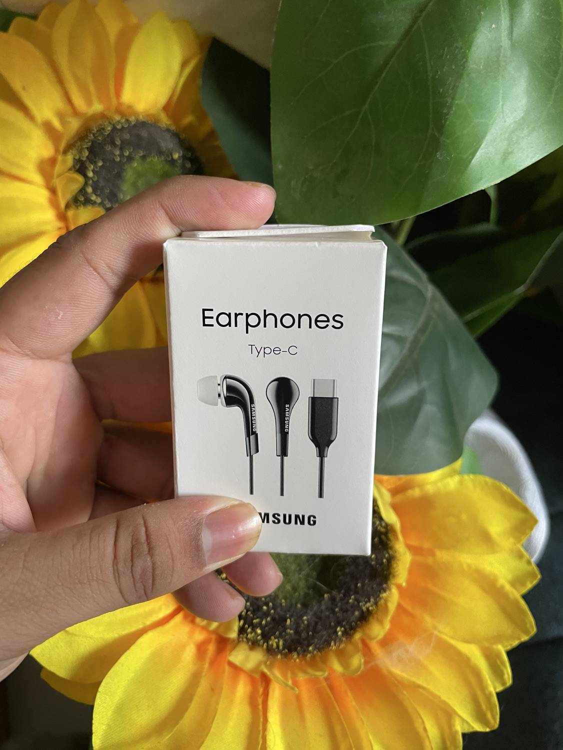 THE BLACK TECH Original Type-C Earphone Compatible with All USB C