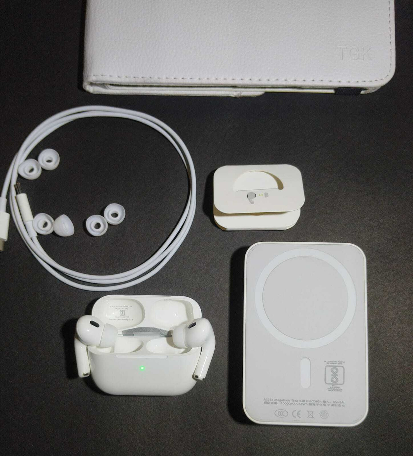 Image of PARVATIDESIGNSS Airpods Pro 2 & 10000 mAh Magsafe Magnetic Power Bank Wired