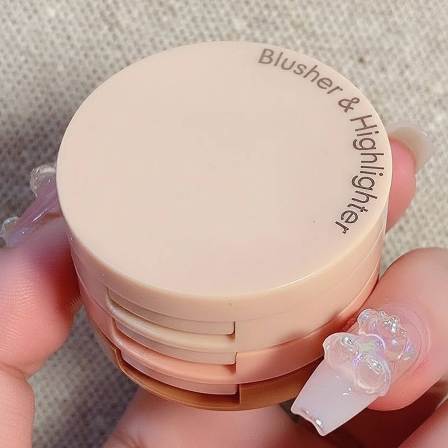 blussfrom 3 in 1 face blusher + highlihger with mini compact palette.