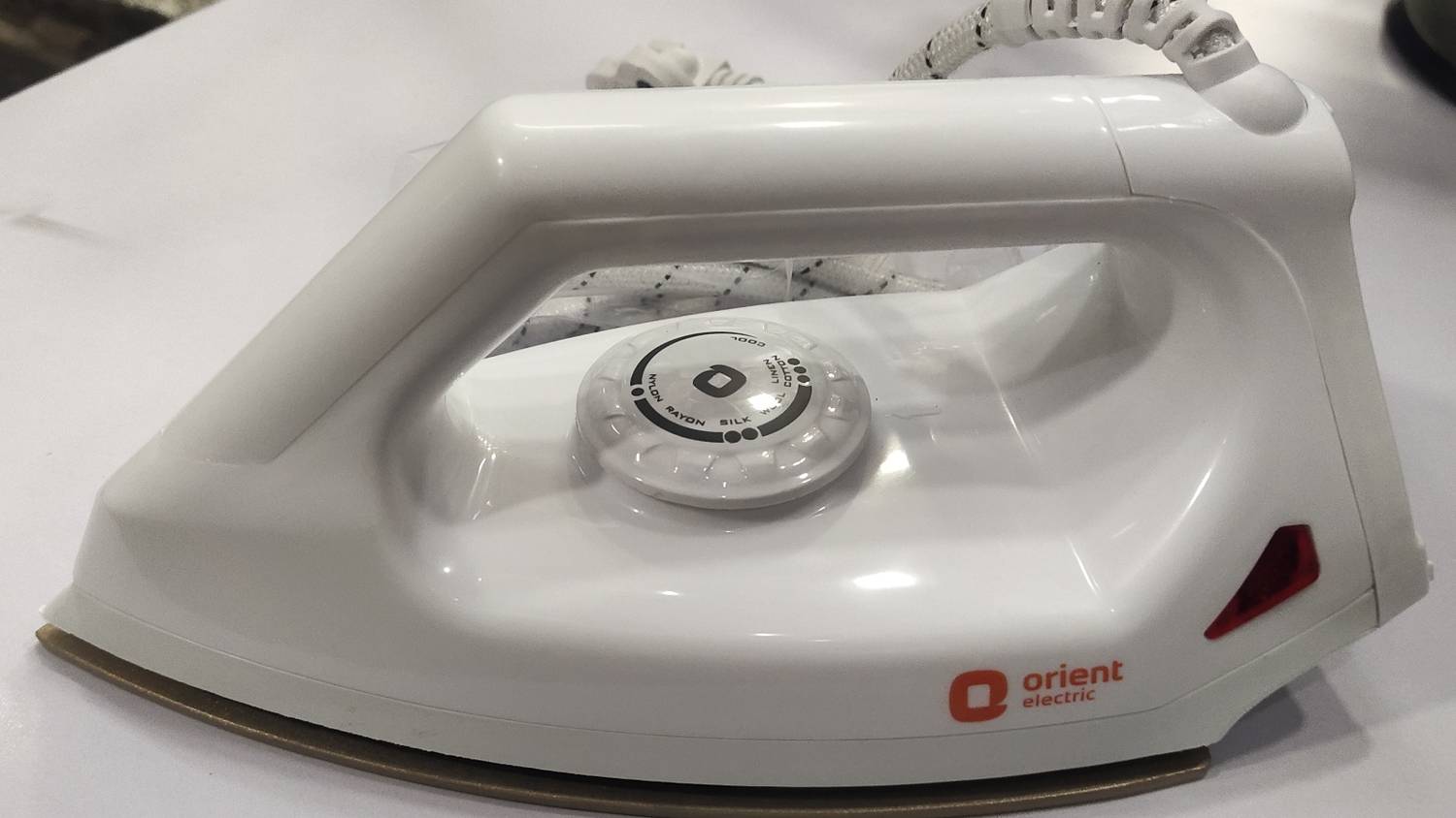 Orient Electric Fabrismooth DIFS10WGP 1000 W Dry Iron (White)