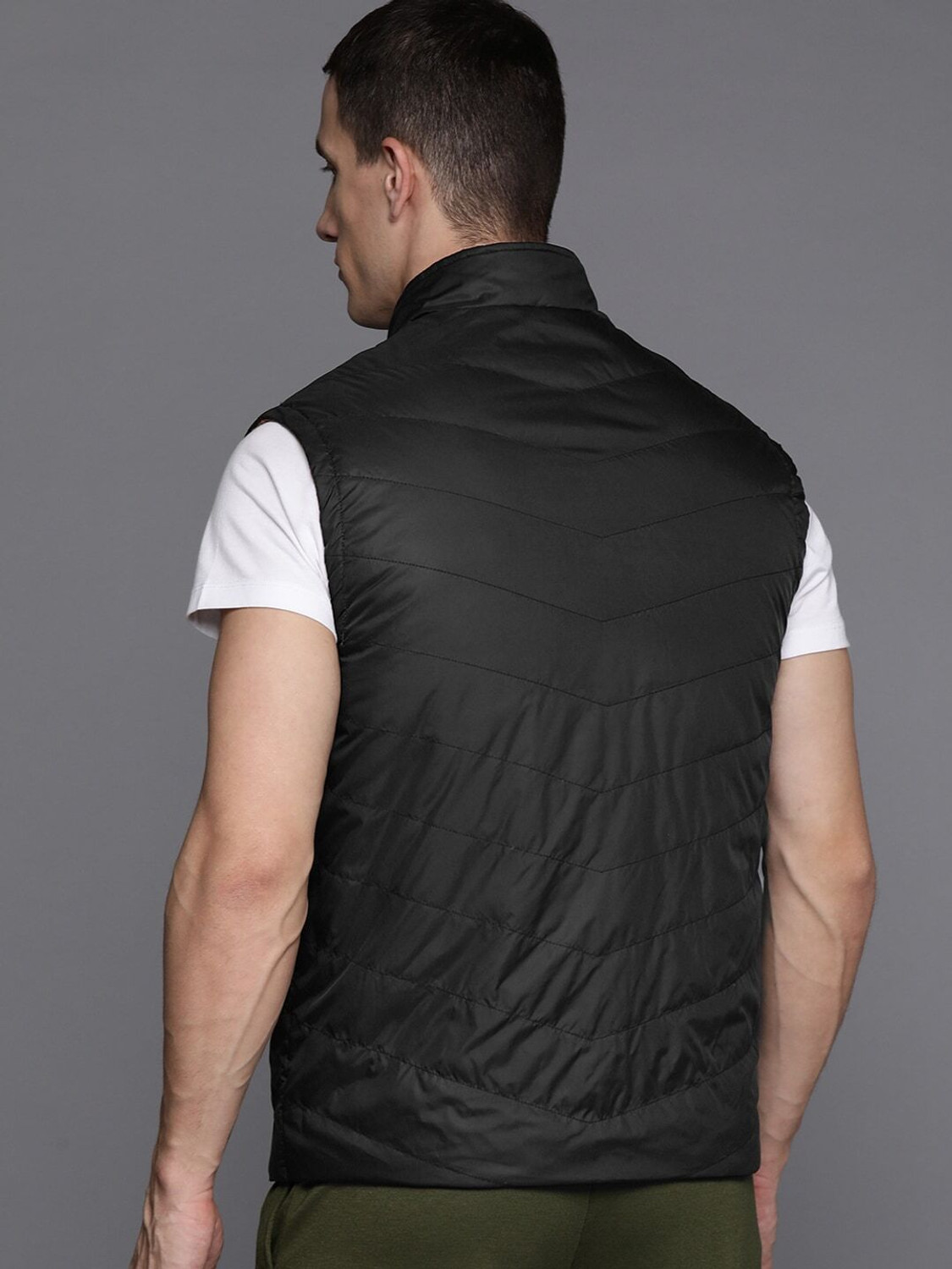 Image of HRX by Hrithik Roshan Sleeveless Solid Men Jacket