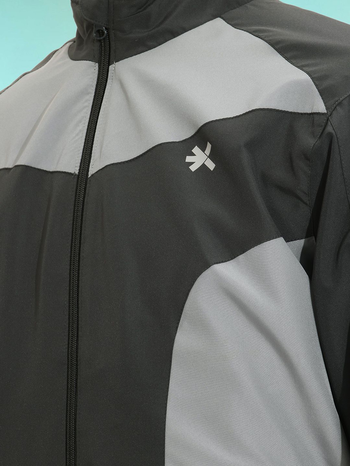 Image of HRX by Hrithik Roshan Men Colorblock Sports Jacket