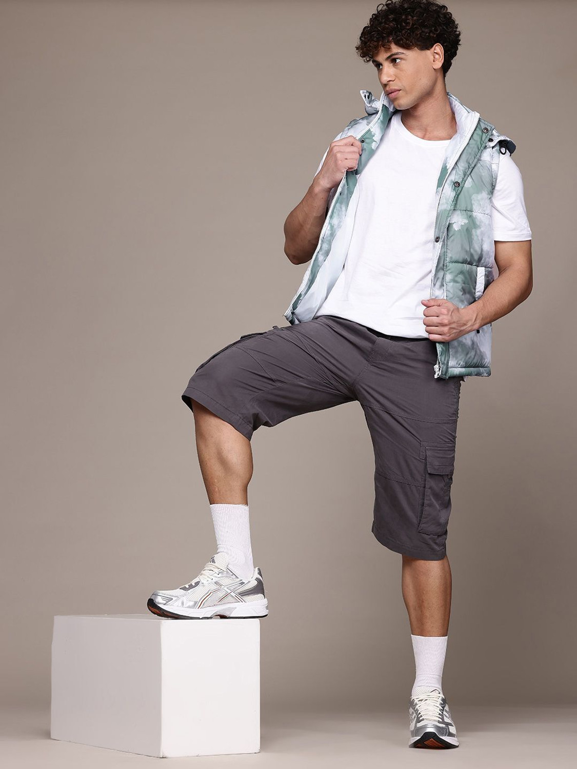 Image of Roadster Sleeveless Printed Men Padded Jacket