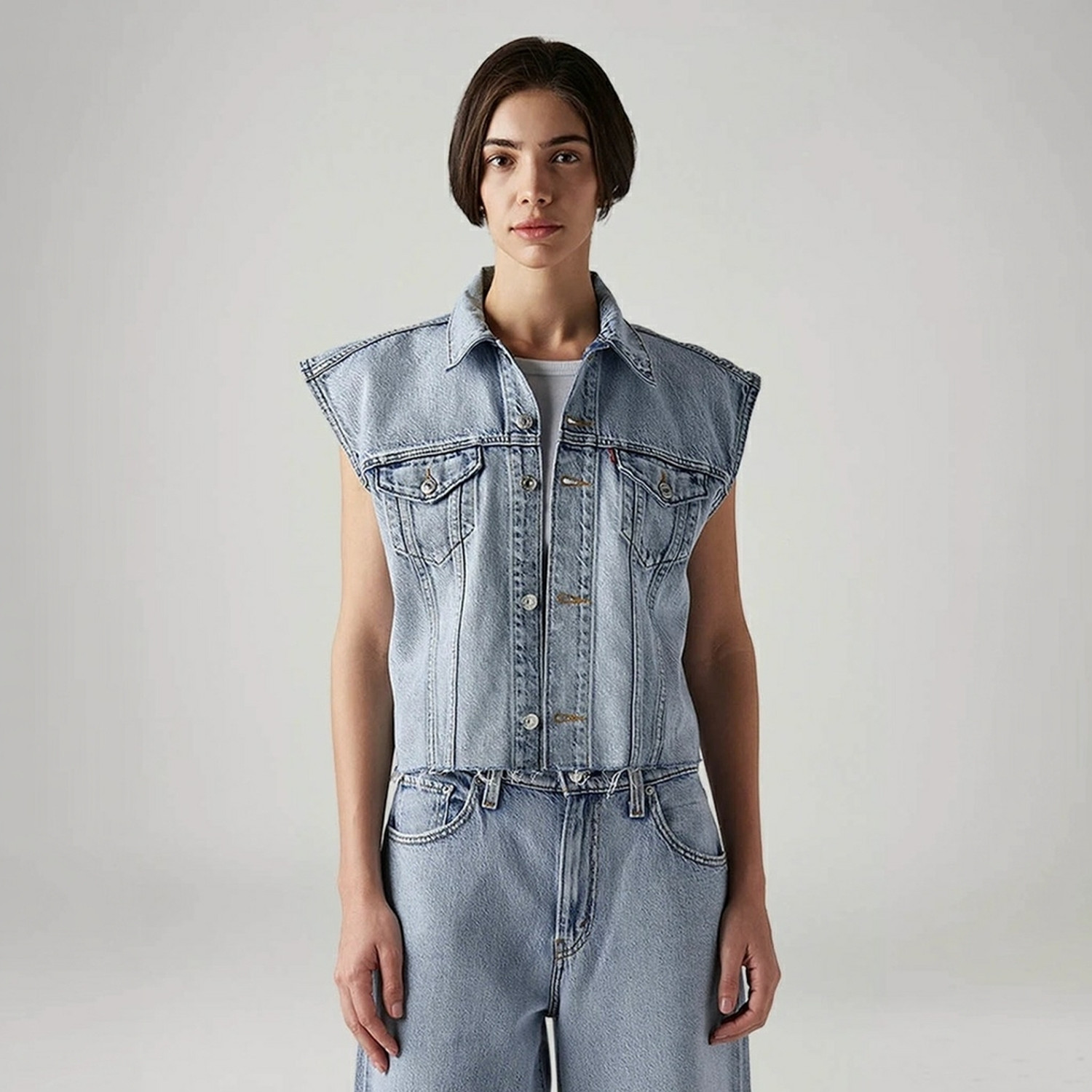 Image of LEVI'S Sleeveless Solid Women Jacket