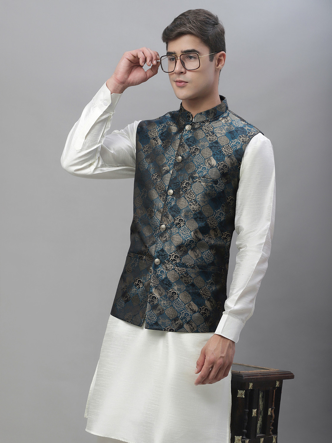 Image of ANOUK Sleeveless Self Design Men Jacket
