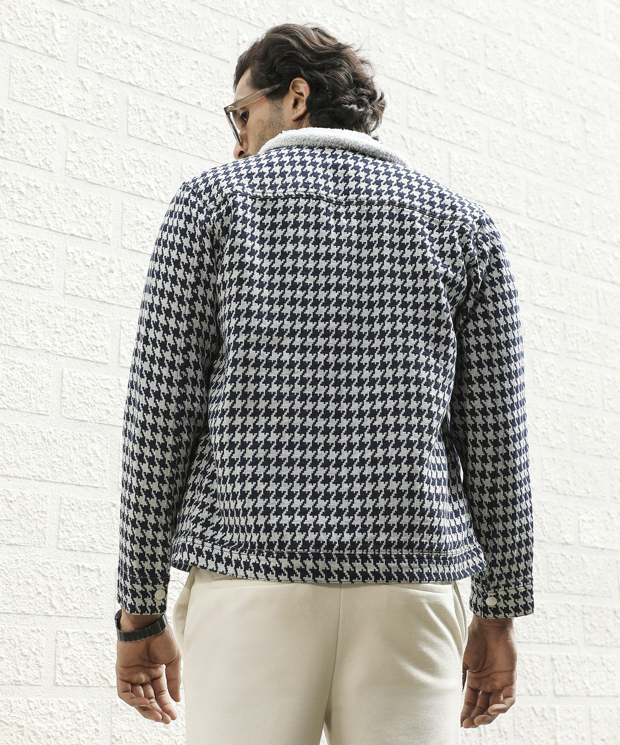 Image of CAHOOT Full Sleeve Self Design Men Jacket