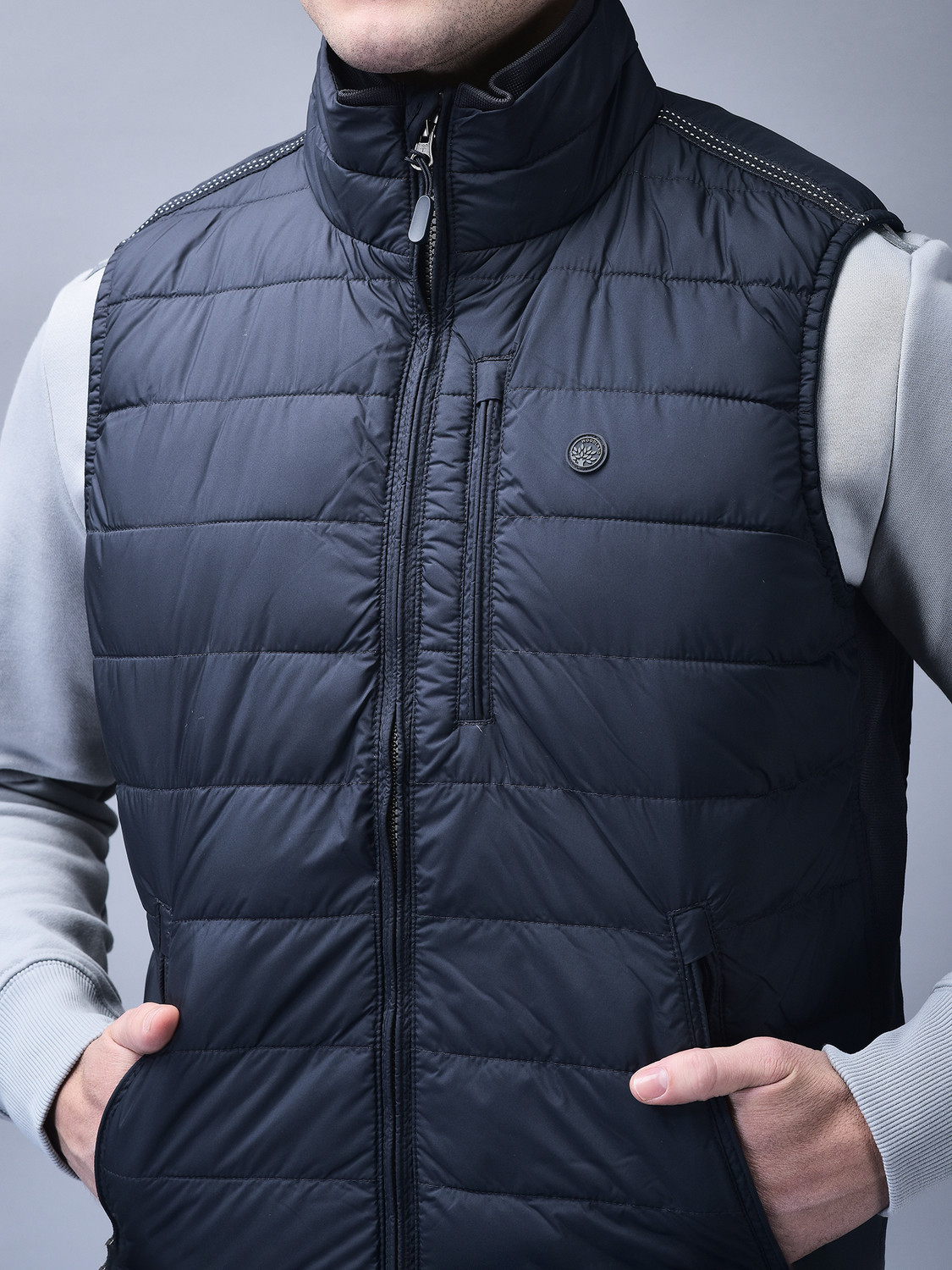 Image of WOODLAND Sleeveless Solid Men Jacket