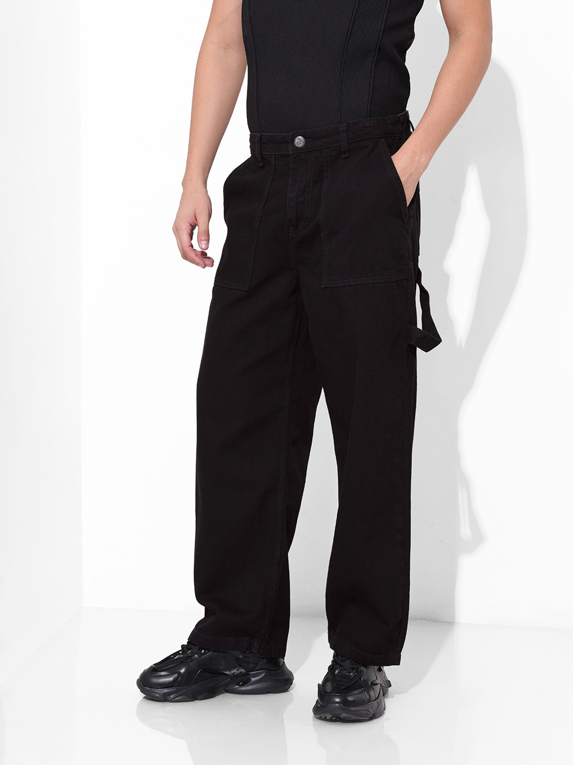 Image of The Indian Garage Co. Men Relaxed Fit Mid Rise Black Jeans