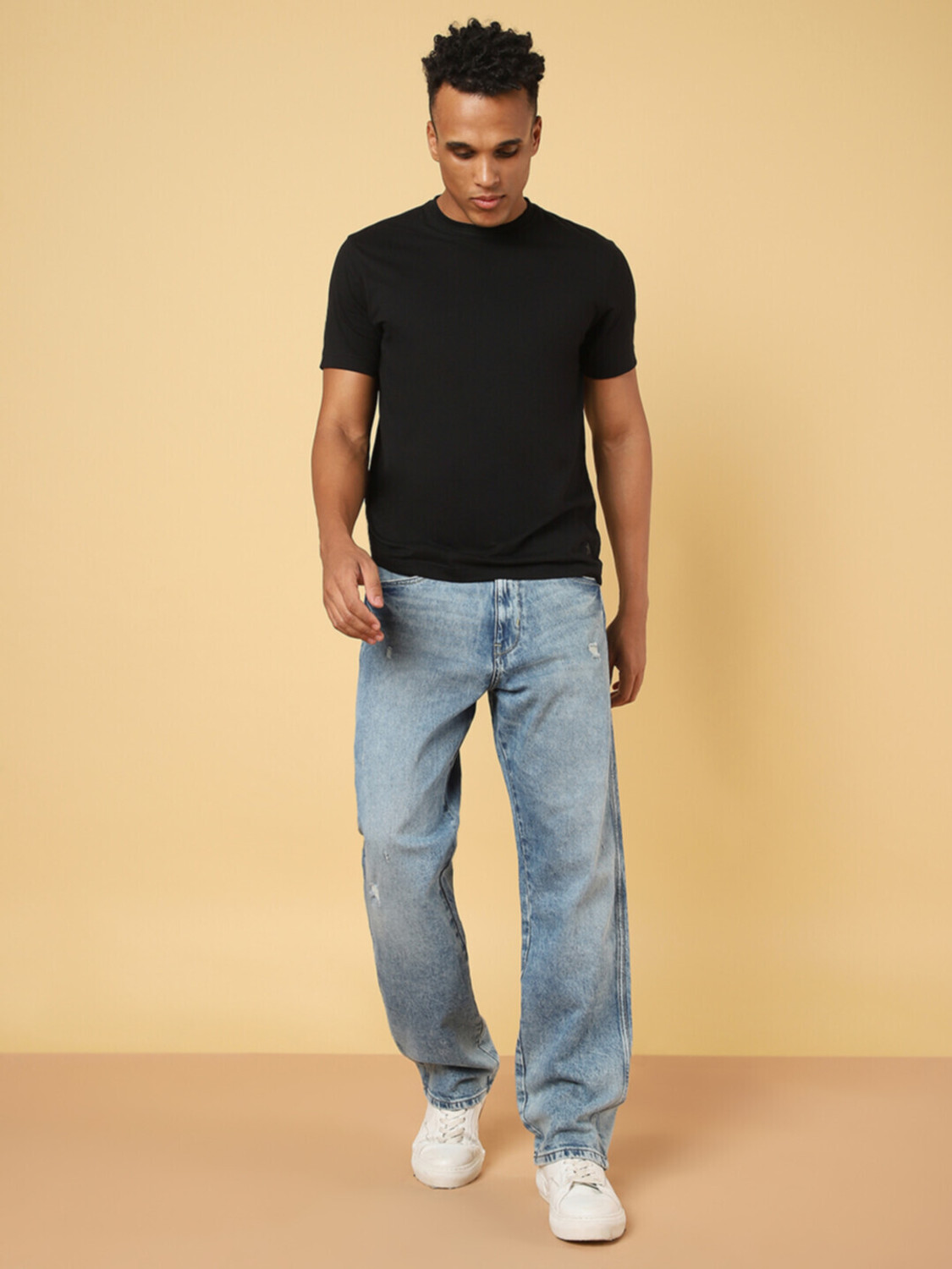 Image of Wrangler Men Regular Mid Rise Blue Jeans