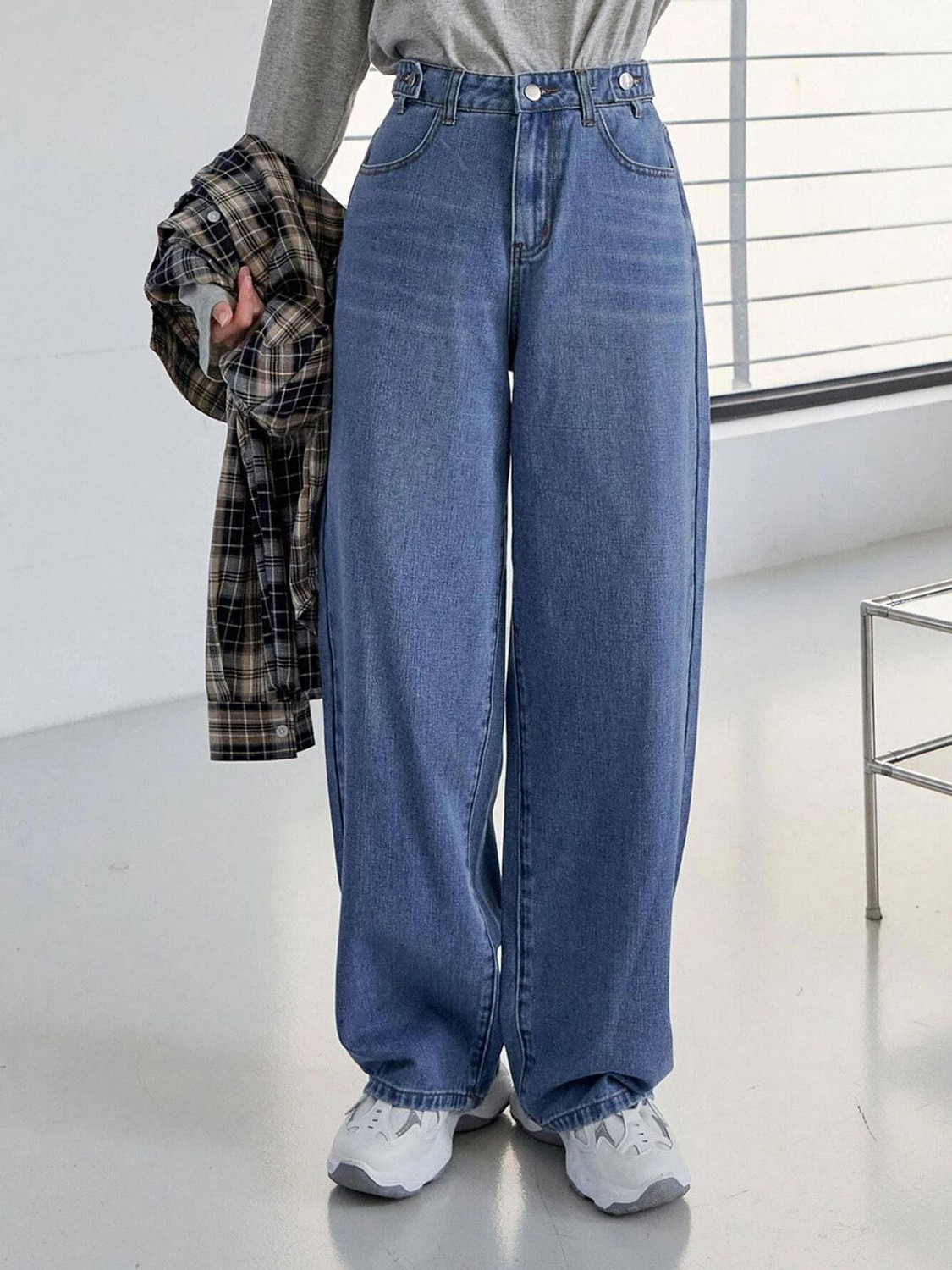 Image of KOTTY Loose Fit Women Blue Jeans