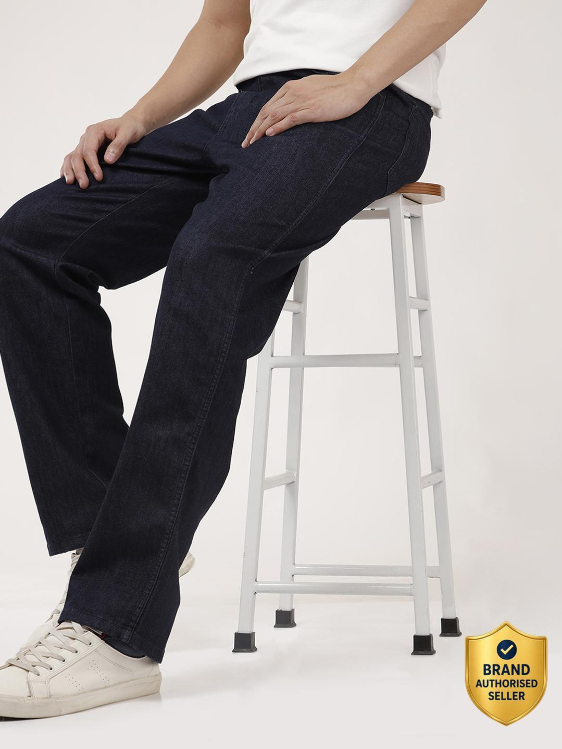 Image of Wrangler Relaxed Fit Men Blue Jeans