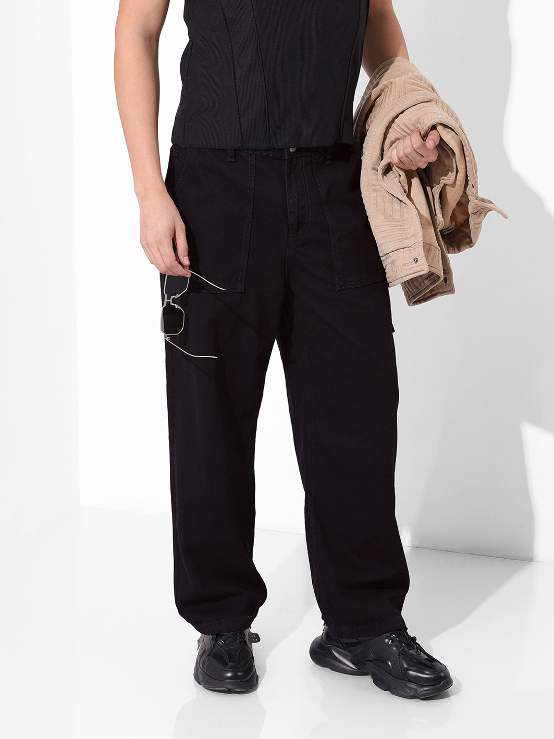 Image of The Indian Garage Co. Men Relaxed Fit Mid Rise Black Jeans