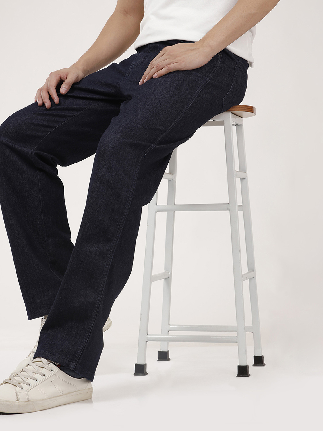 Image of Wrangler Relaxed Fit Men Blue Jeans