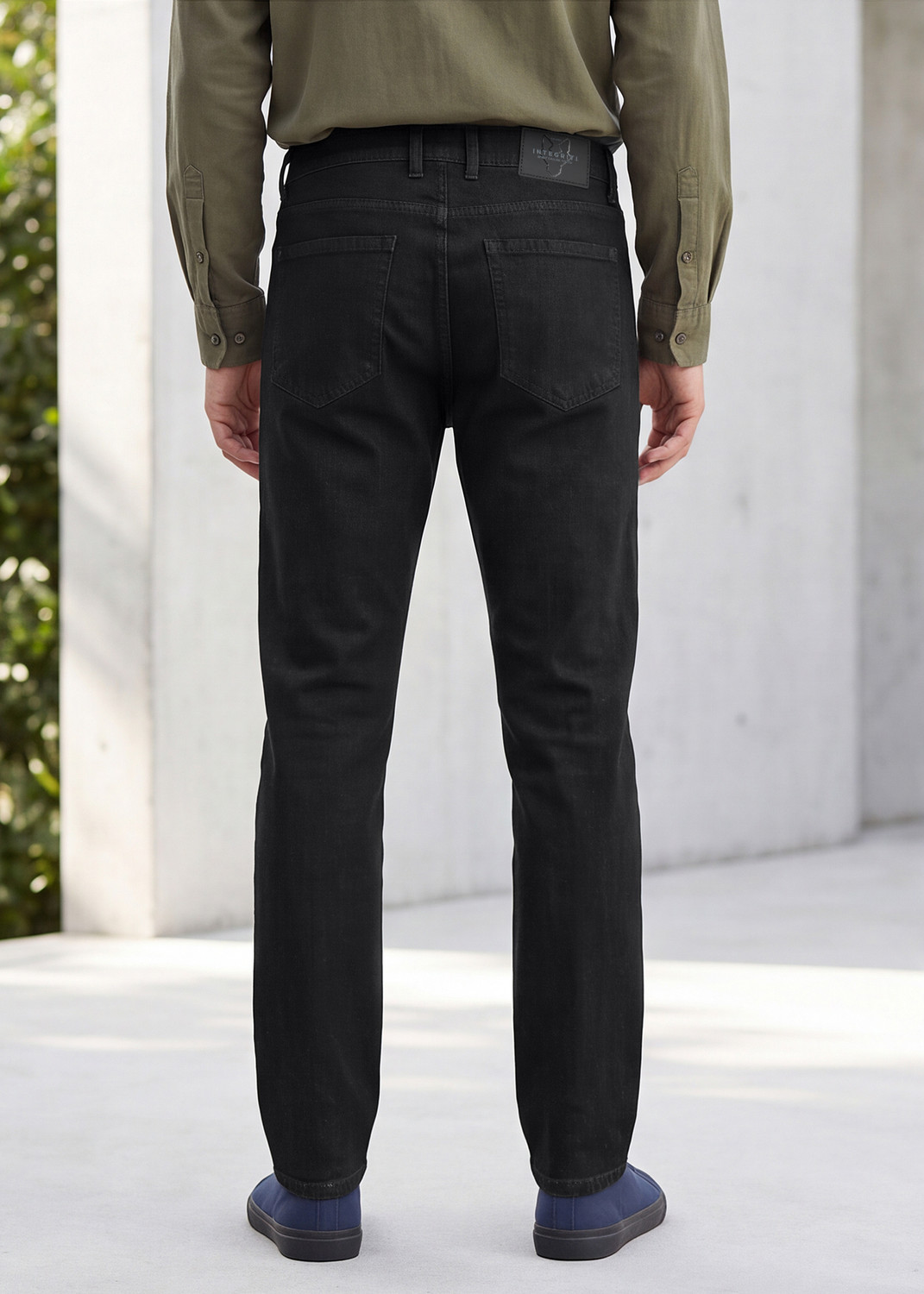 Image of INTEGRITI Men Straight Fit Mid Rise Black Jeans