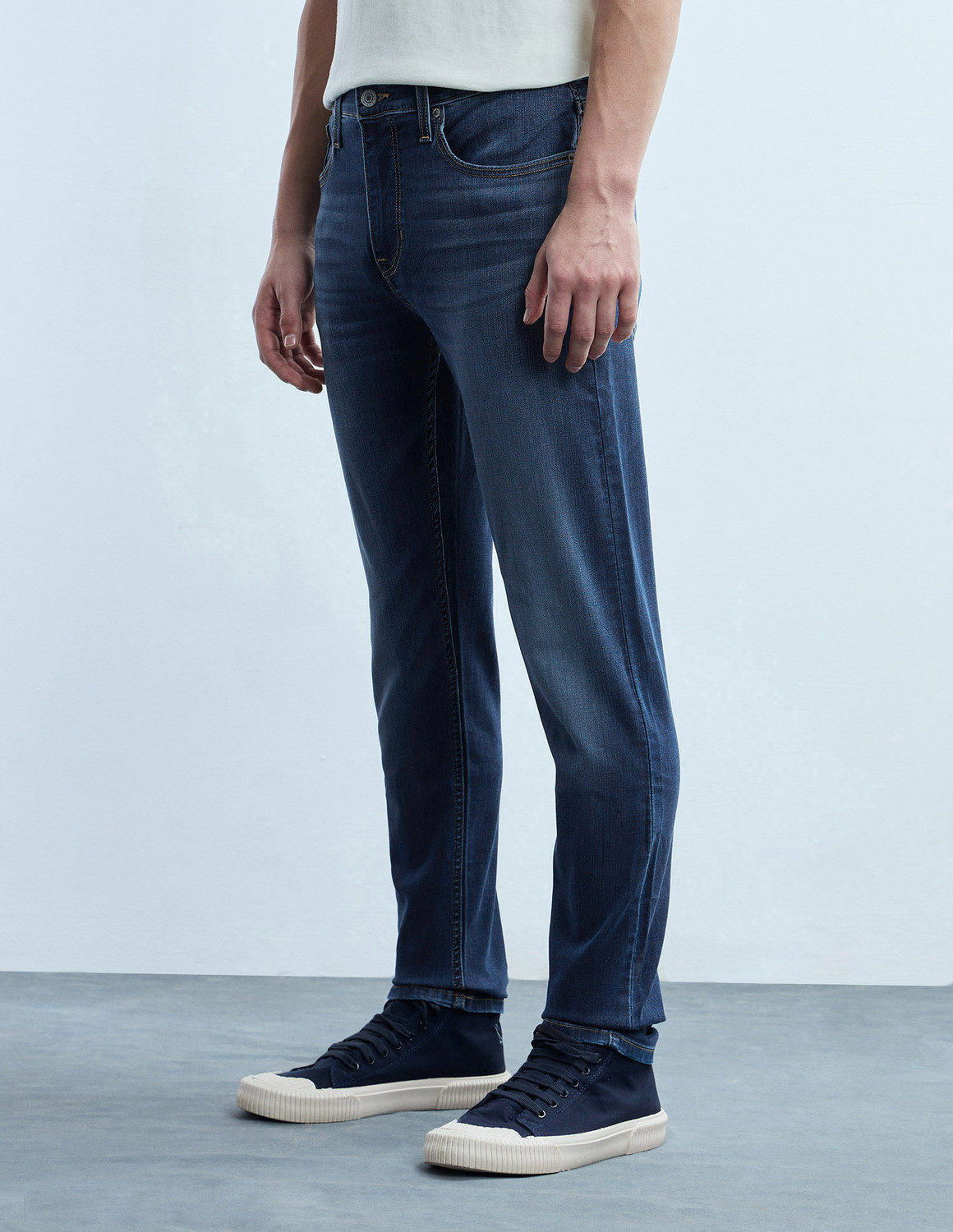 Image of FLYING MACHINE Men Tapered Fit Mid Rise Blue Jeans