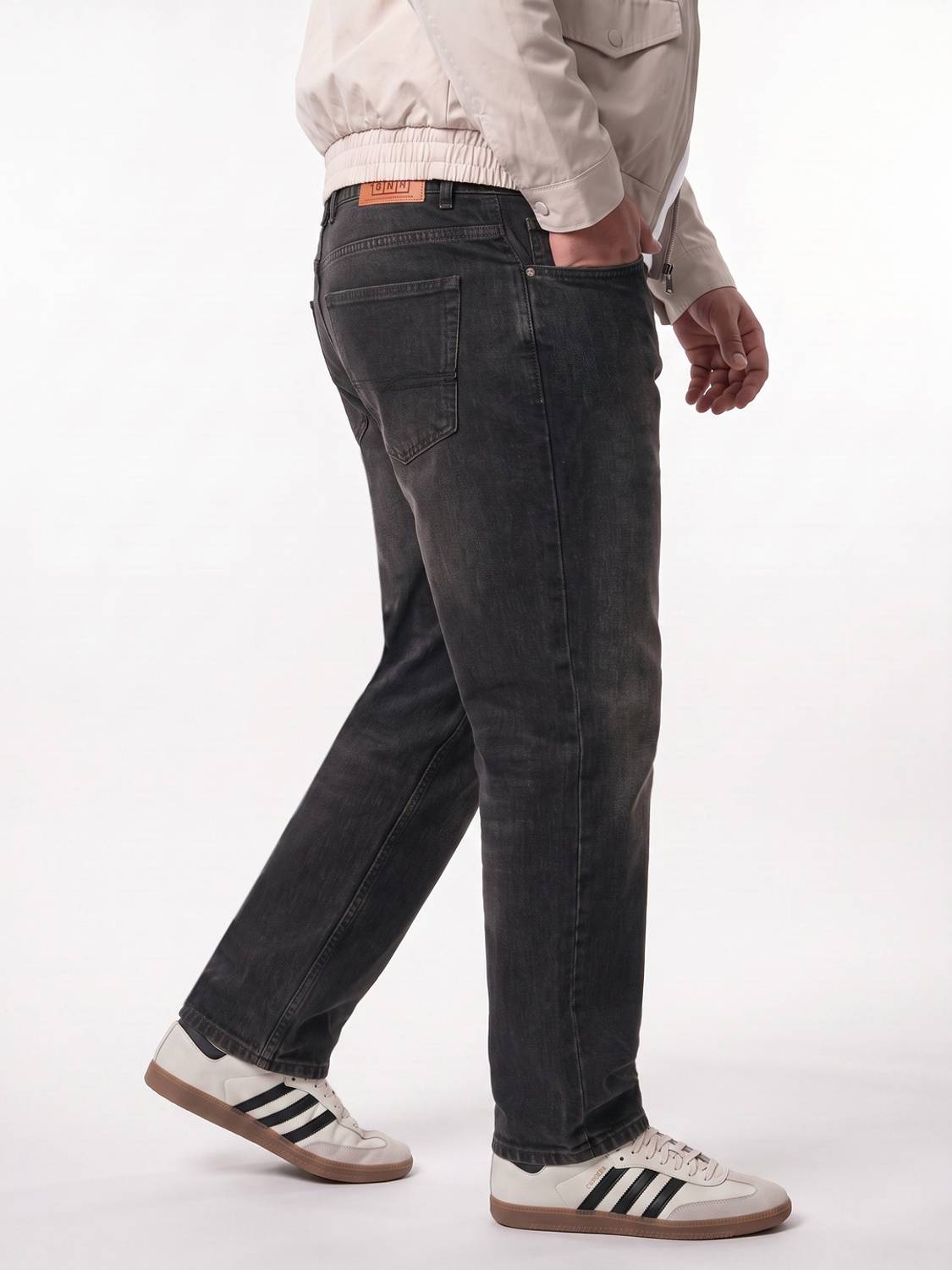 Urbano Plus Relaxed Fit Men Black Jeans - Image 2