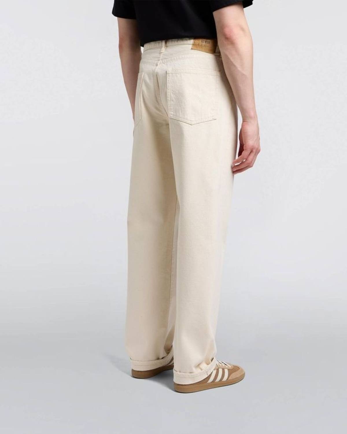 Pahiraav Loose Fit Men Beige Jeans - Image 2