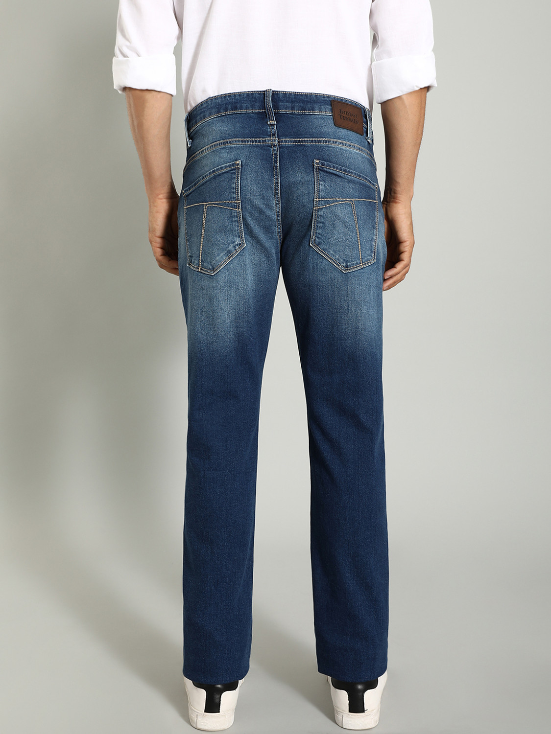 Image of INDIAN TERRAIN Tapered Fit Men Blue Jeans