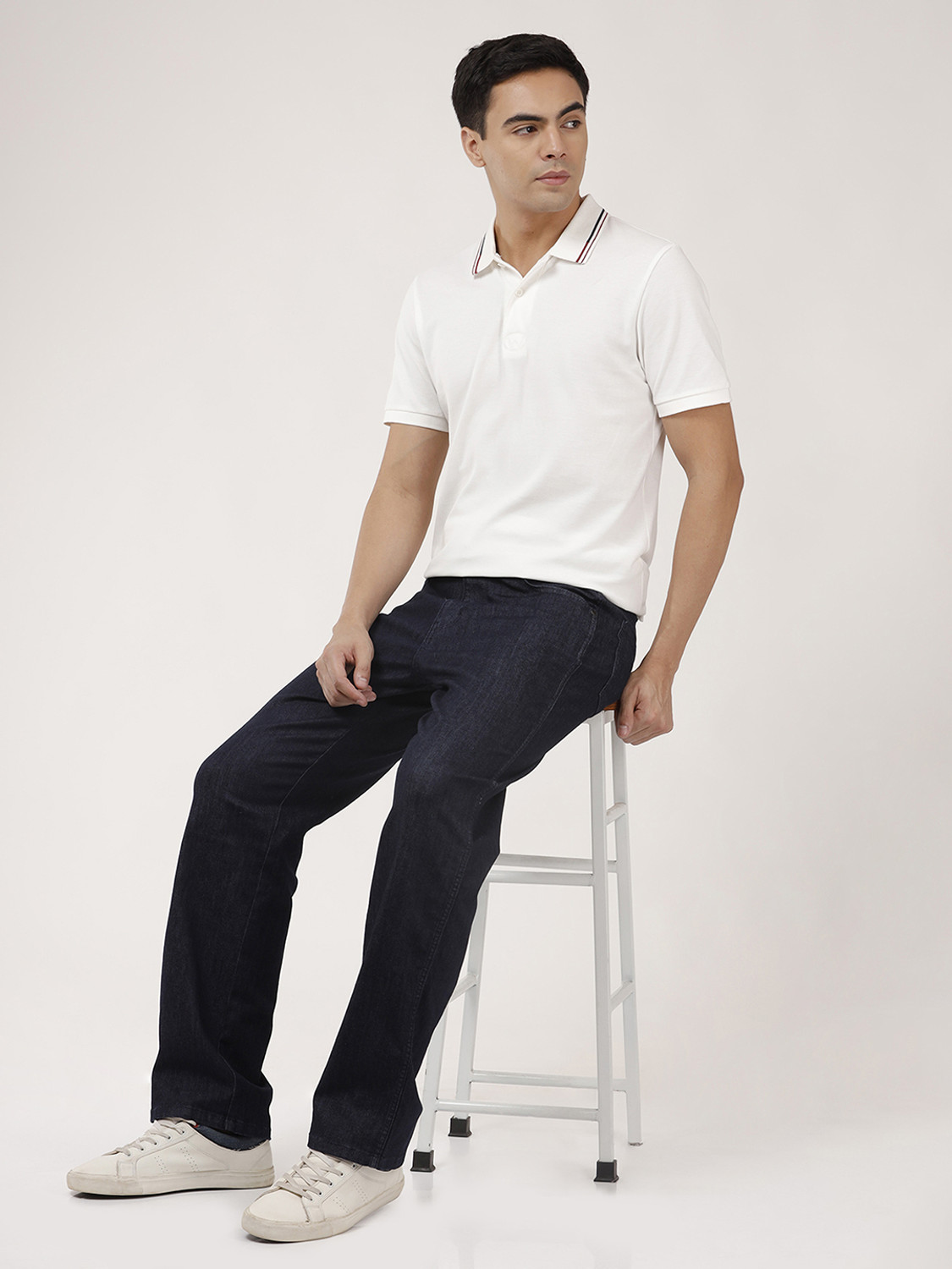 Image of Wrangler Relaxed Fit Men Blue Jeans