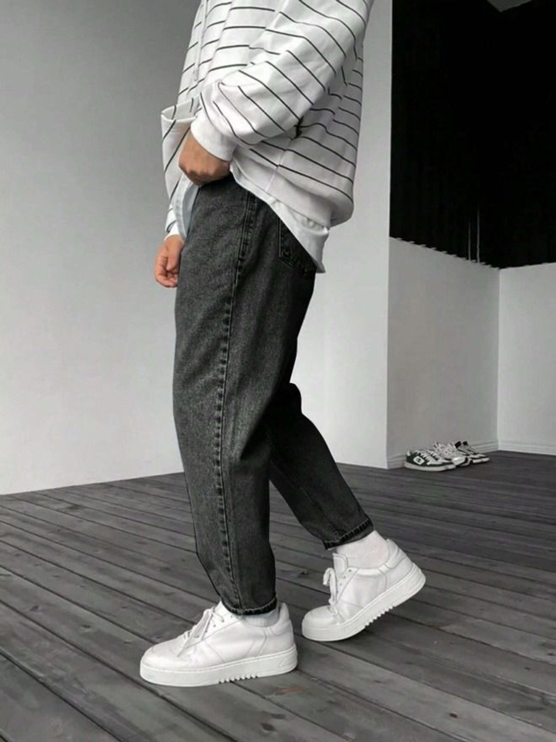 Image of AISHENTERPRISE Relaxed Fit Men Grey Jeans