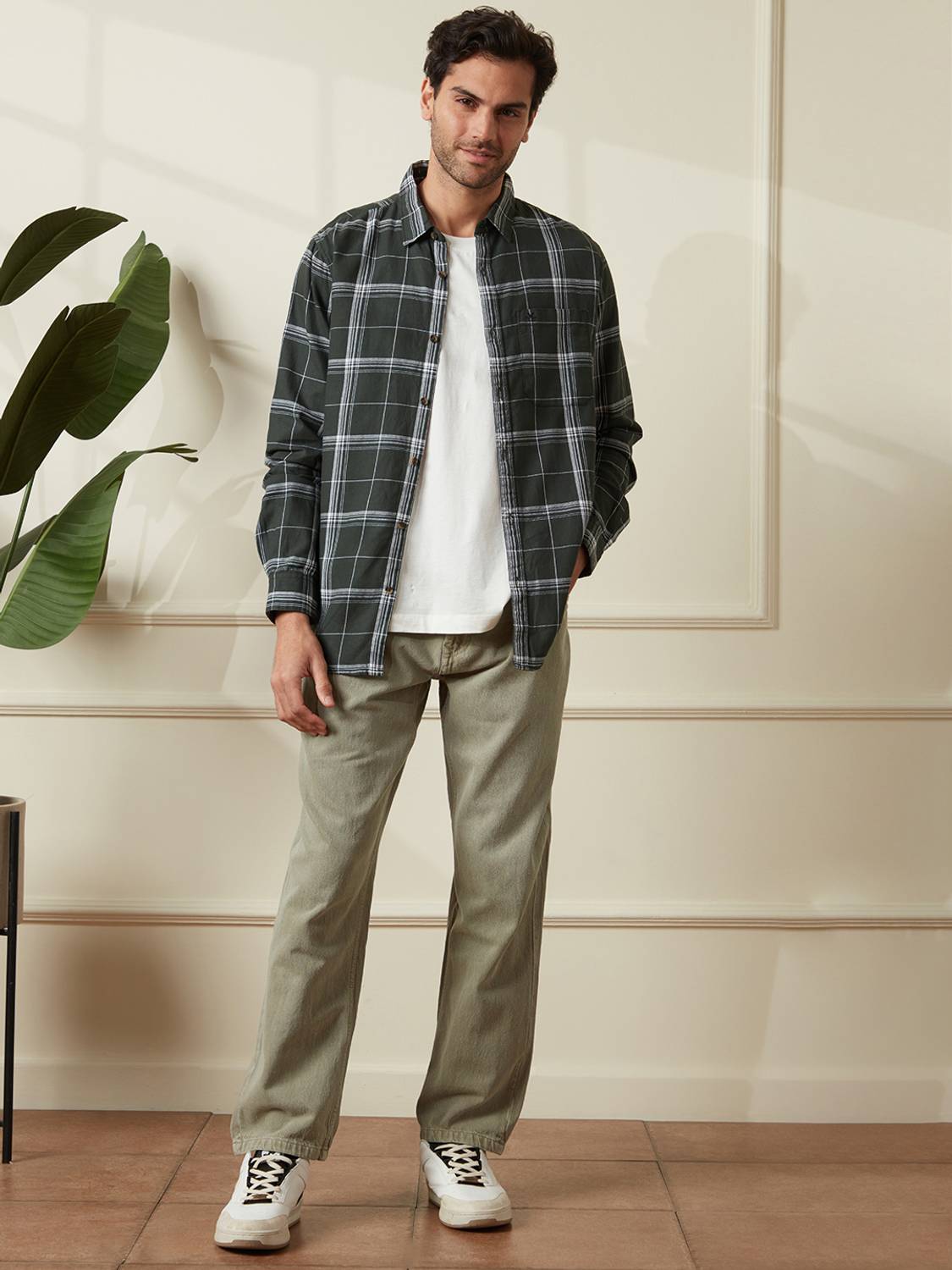 WROGN Men Green Relaxed Fit Jeans - Image 2