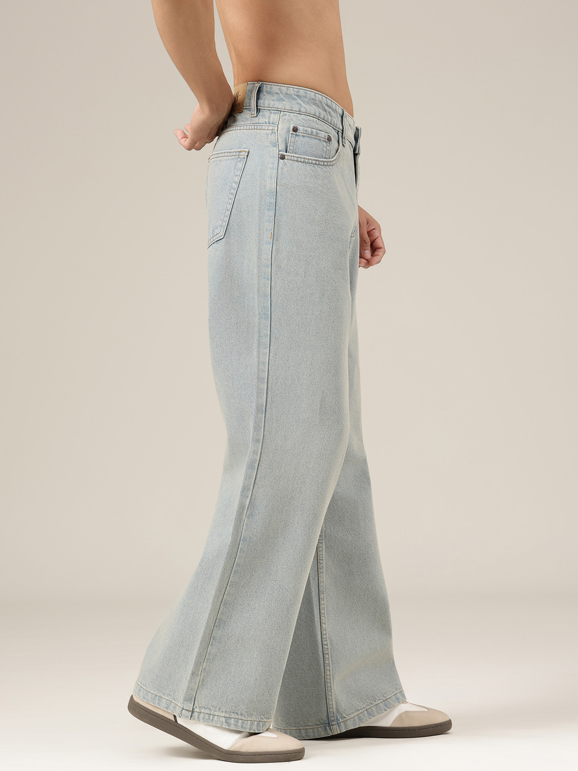 Image of DENNISON Men Loose Fit Mid Rise Light Blue Jeans