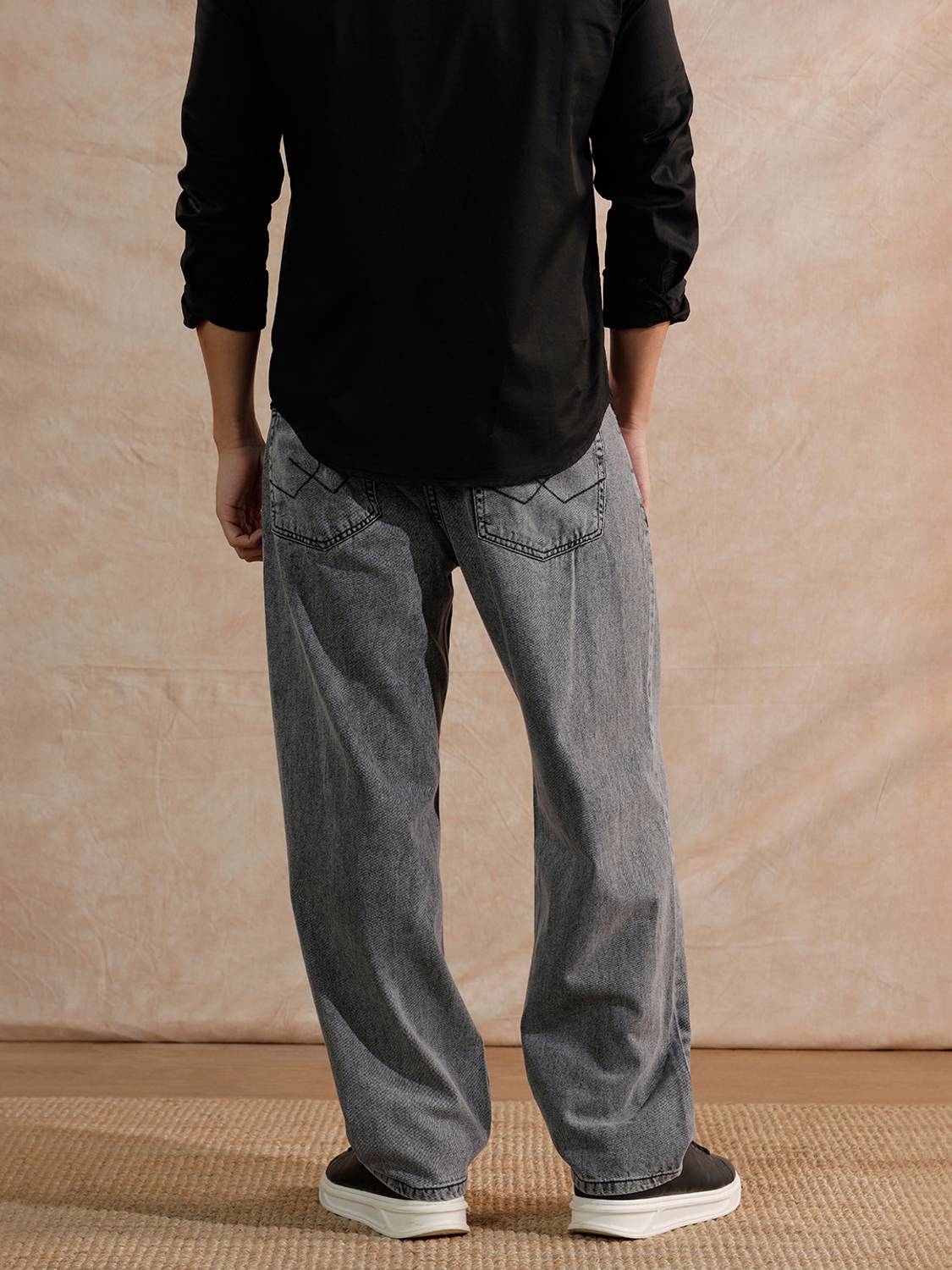 WROGN Loose Fit Men Grey Jeans - Image 3