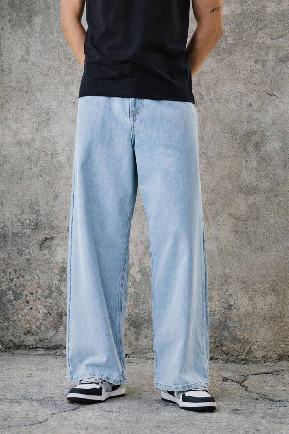 DAIME Loose Fit Men Light Blue Jeans