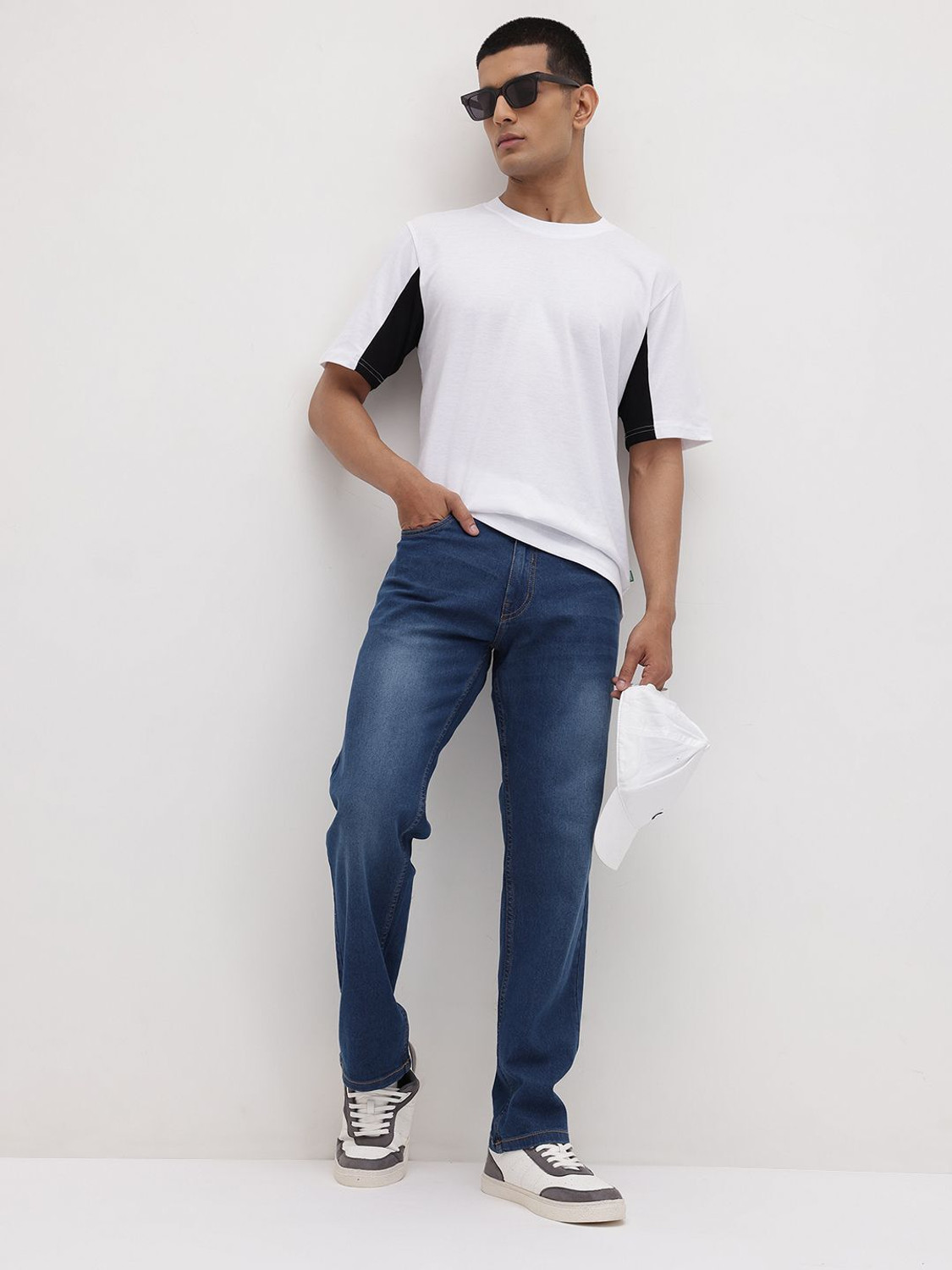 Image of Roadster Straight Fit Men Blue Jeans