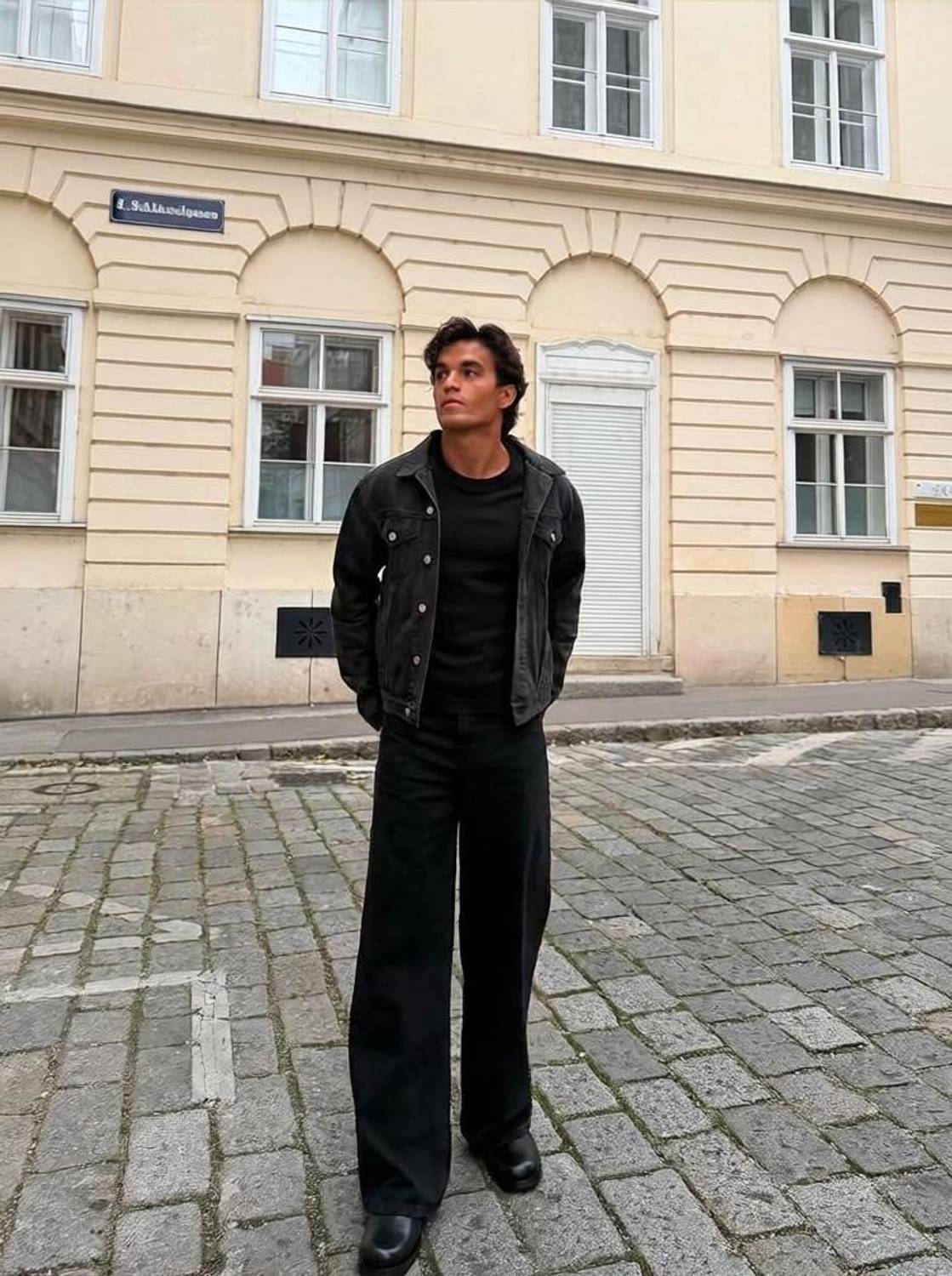 LEVORCE Loose Fit Black Jeans - Image 1