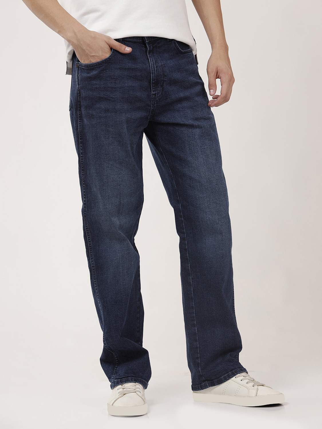 Image of Wrangler Relaxed Fit Men Blue Jeans
