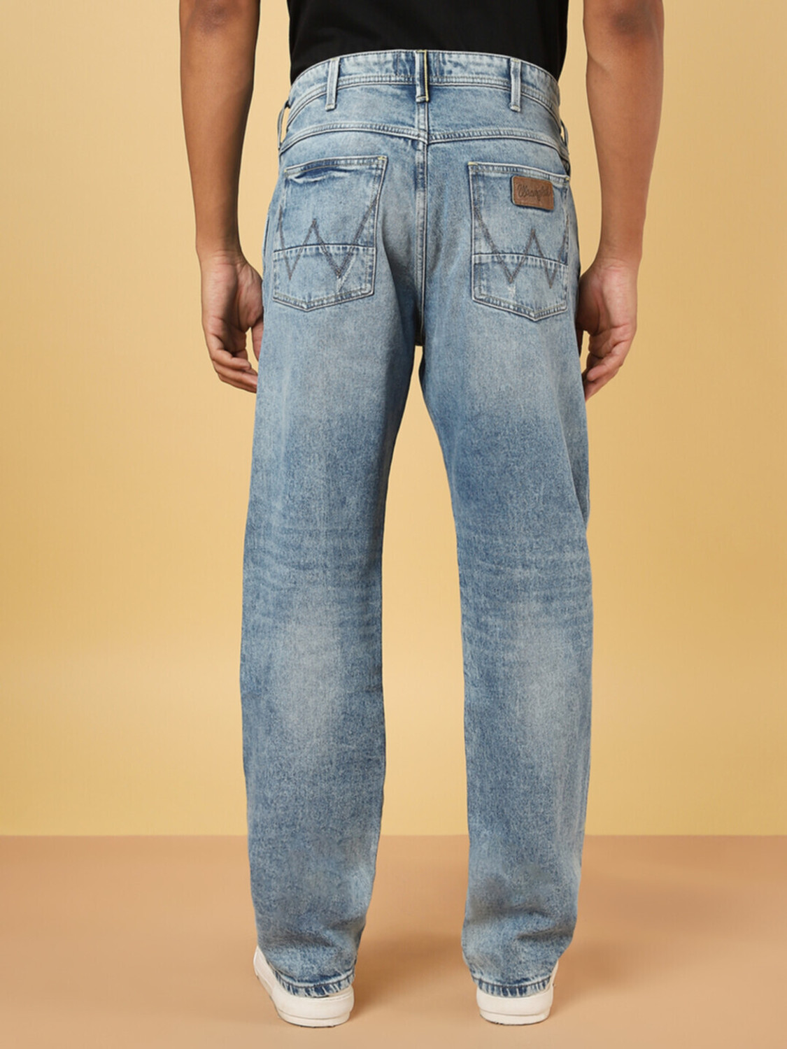Image of Wrangler Men Regular Mid Rise Blue Jeans