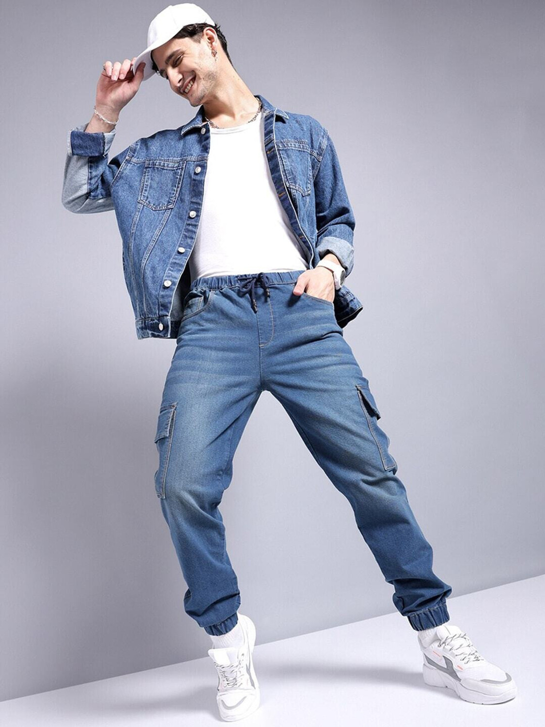 Image of The Indian Garage Co. Men Jogger Fit Mid Rise Blue Jeans