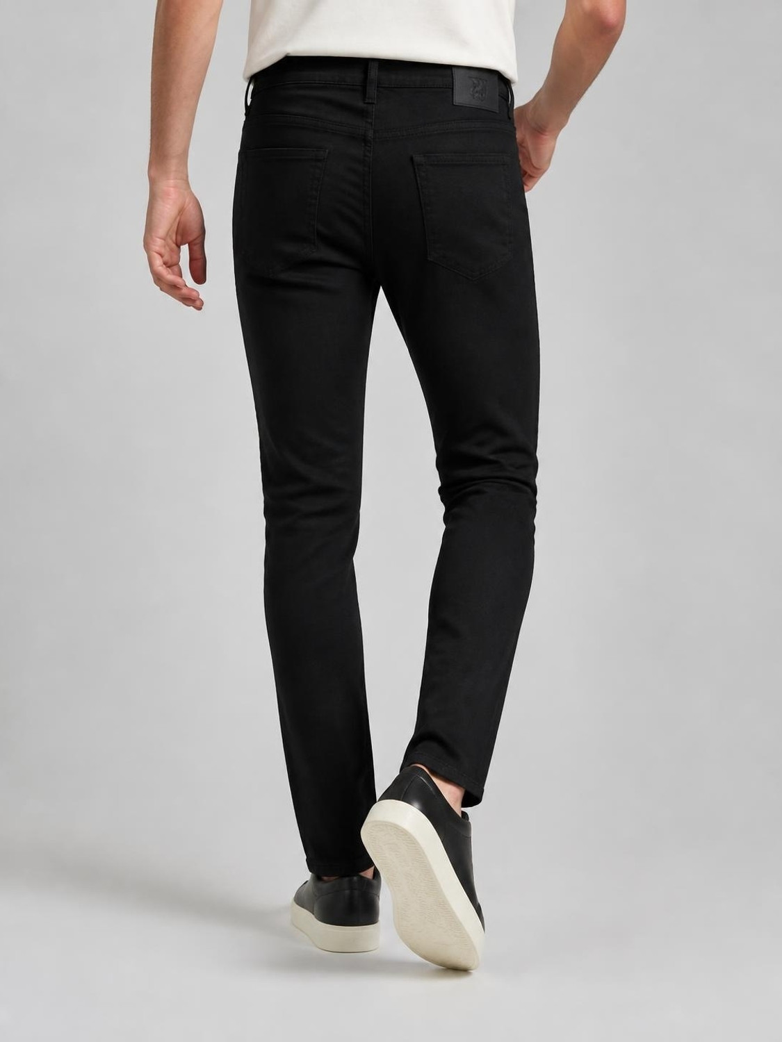 Image of PETER ENGLAND Men Relaxed Fit Mid Rise Black Jeans