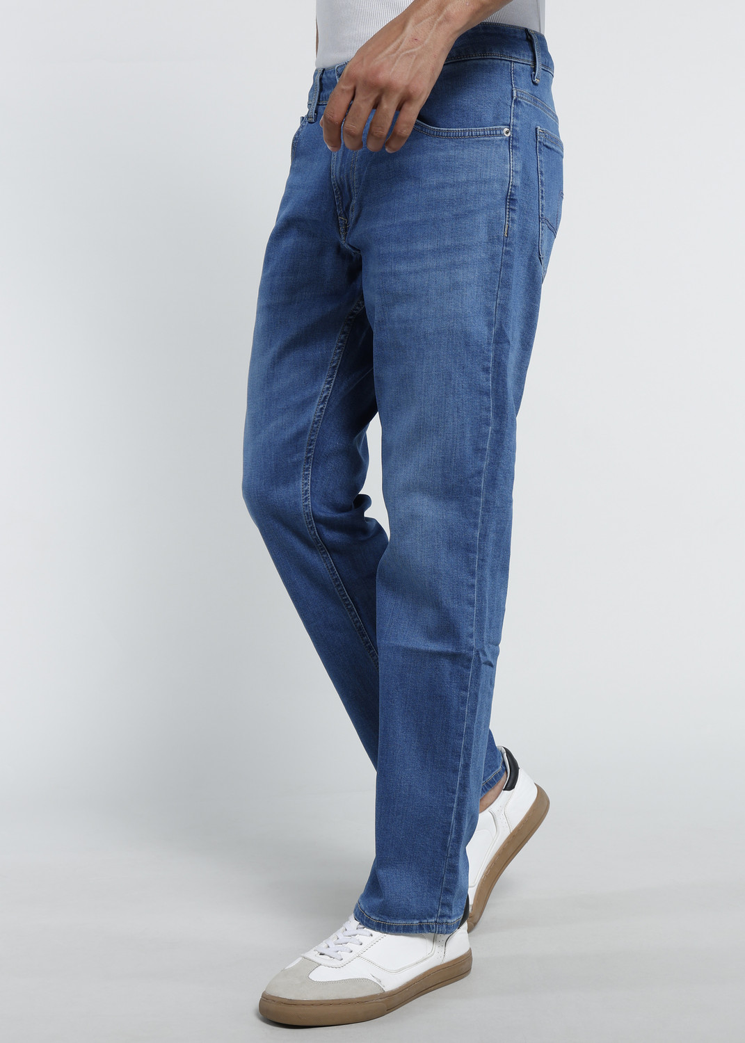 Image of Spykar Relaxed Fit Men Blue Jeans