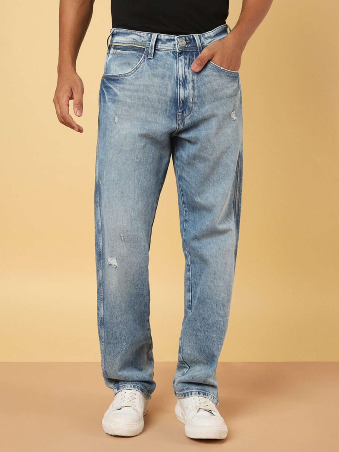 Image of Wrangler Men Regular Mid Rise Blue Jeans