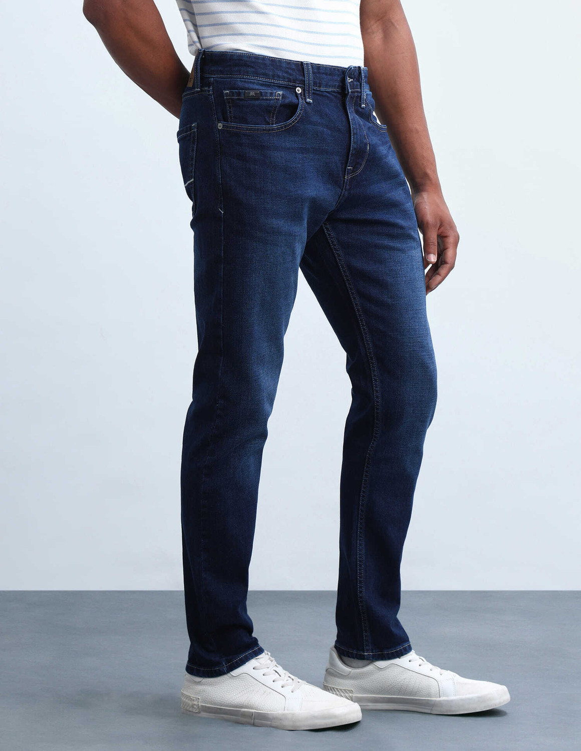 Image of FLYING MACHINE Men Slim Mid Rise Blue Jeans