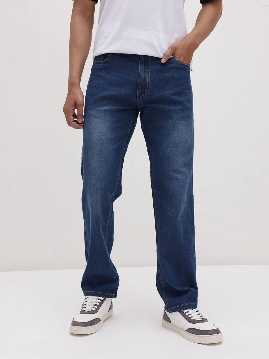Image of Roadster Straight Fit Men Blue Jeans