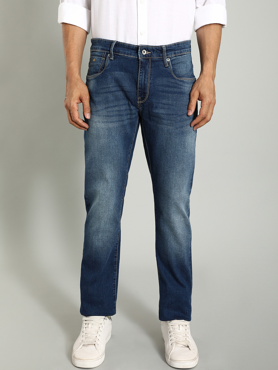 Image of INDIAN TERRAIN Tapered Fit Men Blue Jeans