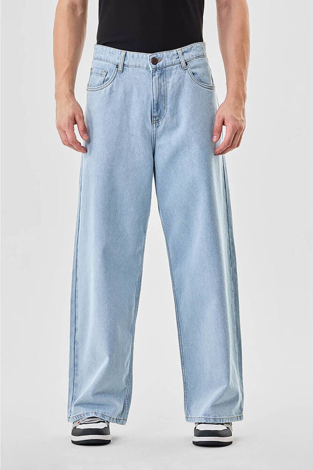 LEVORCE Loose Fit Men Light Blue Jeans - Image 4