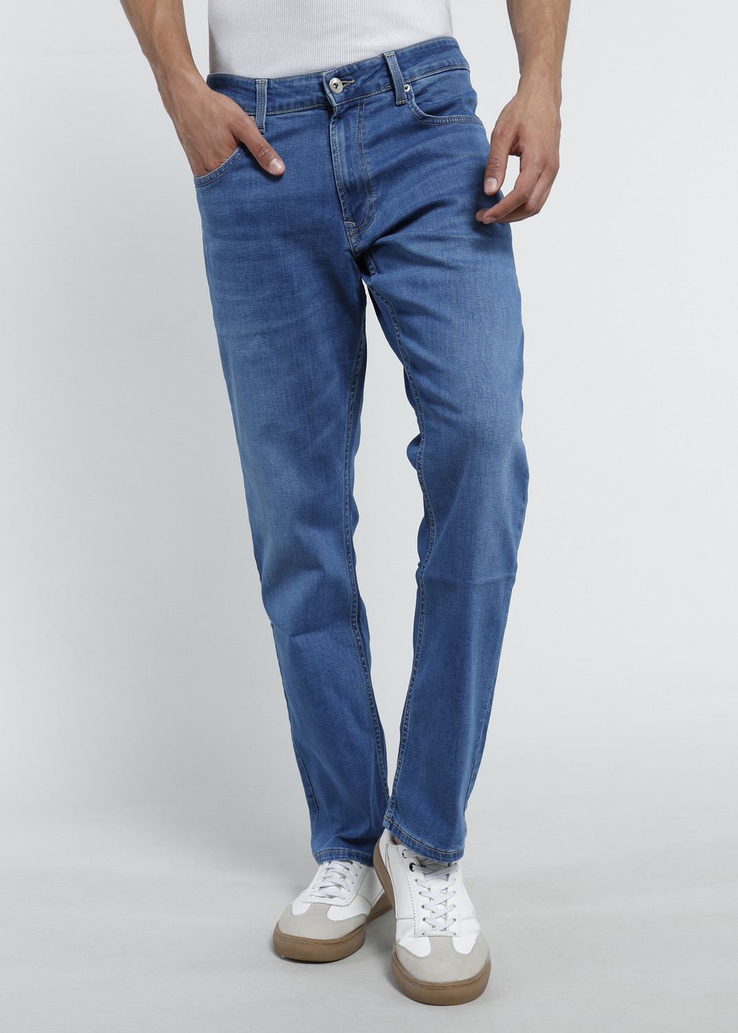 Image of Spykar Relaxed Fit Men Blue Jeans