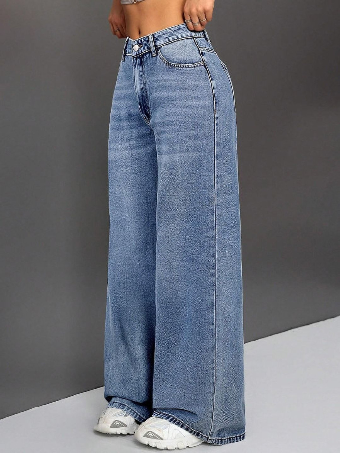 Image of TYFFYN Loose Fit Women Light Blue Jeans