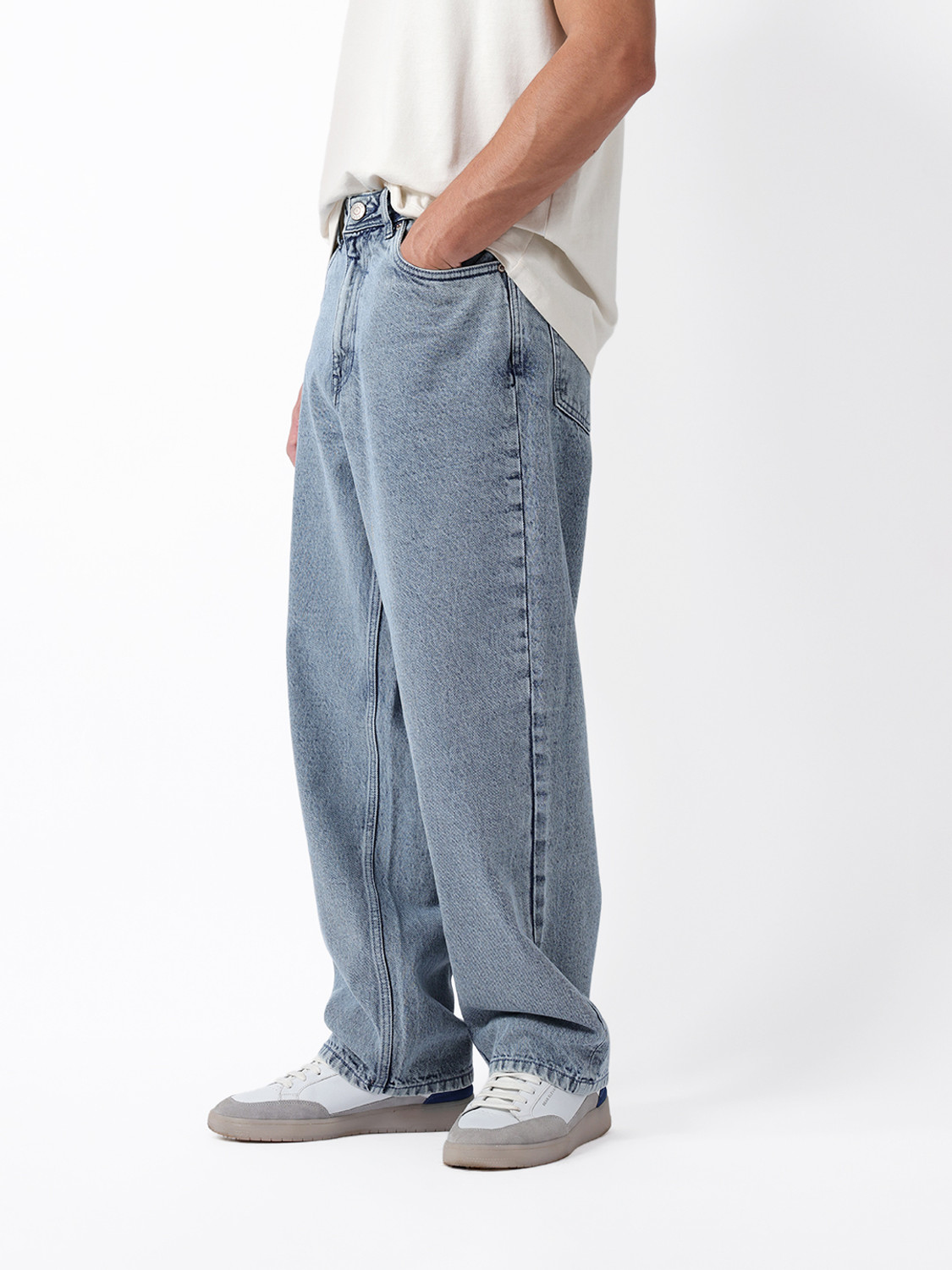 Image of THE BEAR HOUSE Baggy Fit Men Blue Jeans