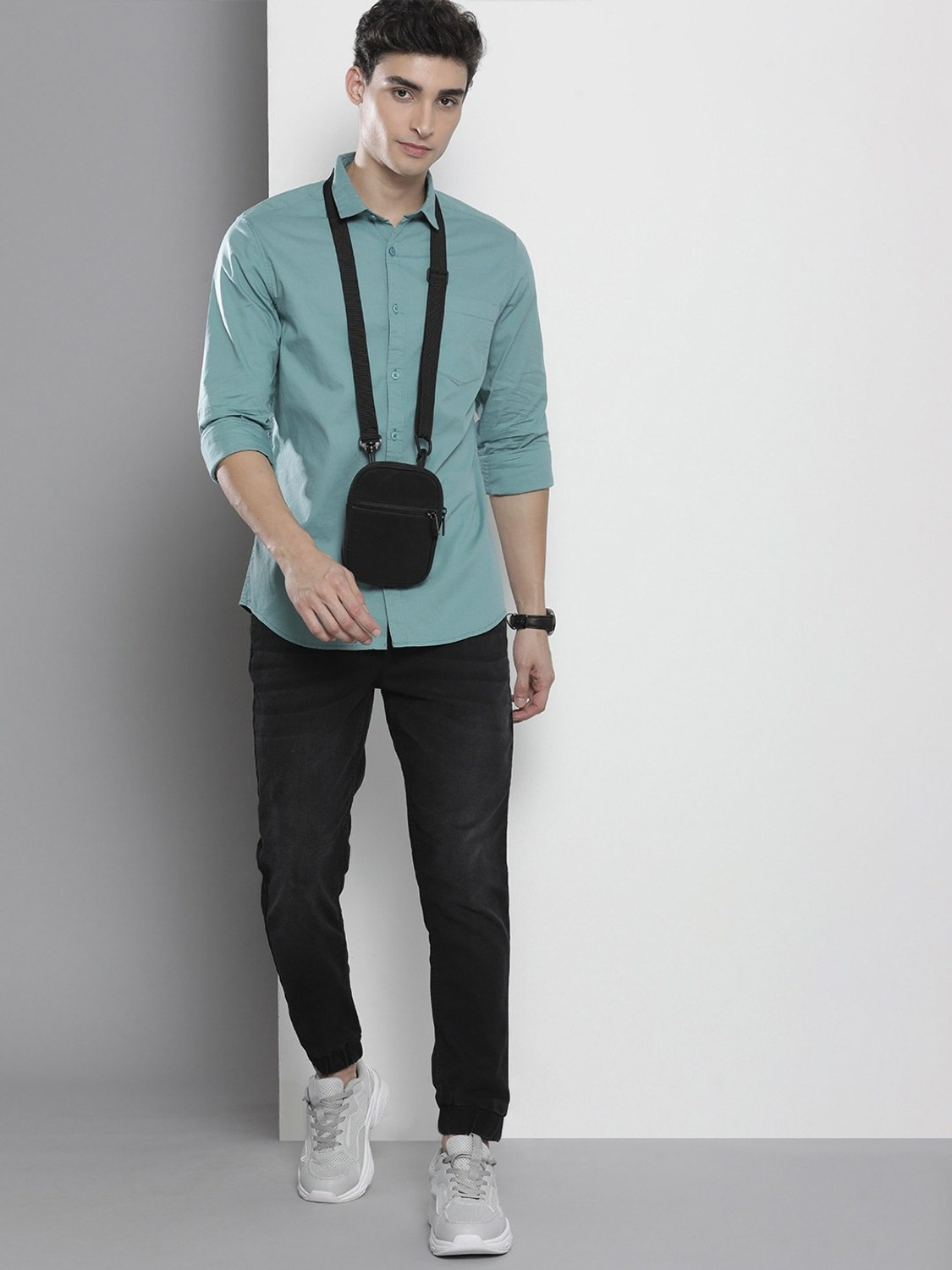 Image of The Indian Garage Co. Slim Men Black Jeans